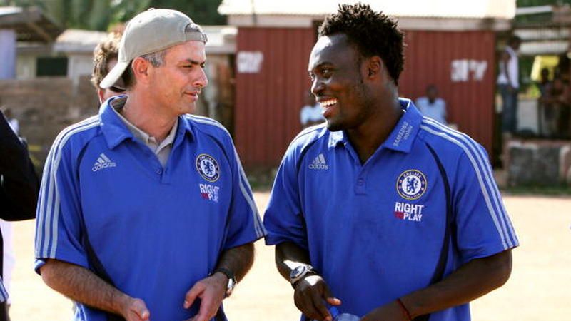 Michael Essien dan Jose Mourinho. Copyright: © Getty Image