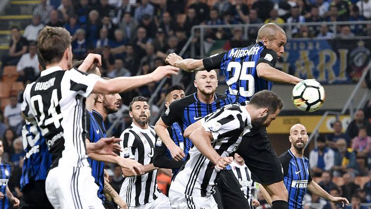 Gelar Serie A Liga Italia bisa saja dicuri Inter Milan, Gonzalo Higuain selaku striker Juventus menyebutkan itu kala timnya sedang santai. Copyright: © Getty Image