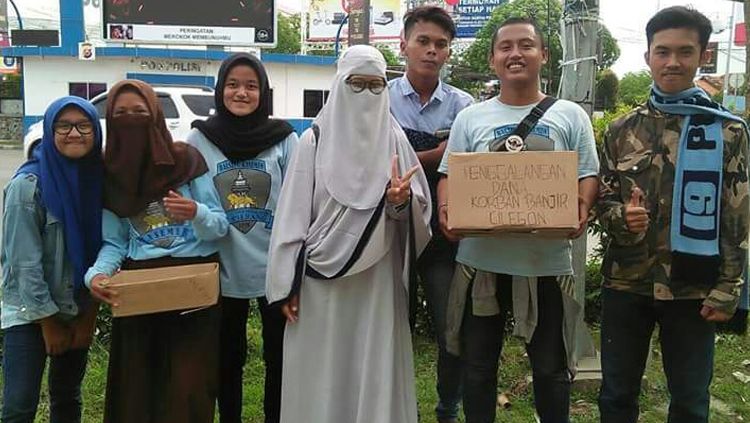 Penggalangan dana Bala Singandaru untuk korban banjir Cilegon. Copyright: © Daeng Djago