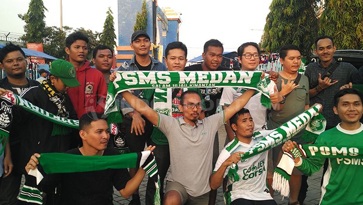 Suporter PSMS Medan atau Smeck. Copyright: Â© Fitra Herdian/INDOSPORT