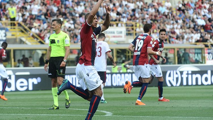 Sebastien De Maio berselebrasi usai mencetak gol ke gawang AC Milan. Copyright: © Getty Image