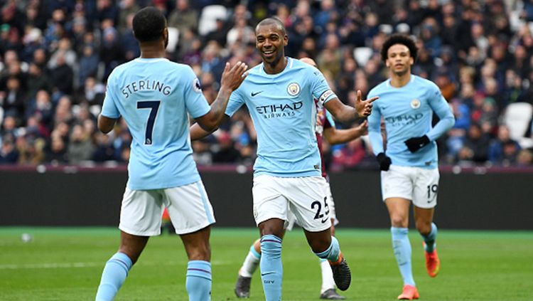 Fernandinho merayakan gol yang dicetaknya ke gawang West Ham United. Copyright: © Getty Image