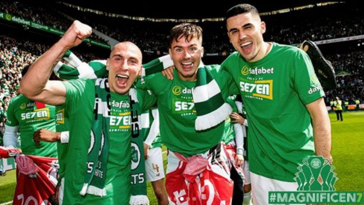 Bendera Palestina di perayaan juara Celtic. Copyright: Â© celticfc/Instagram