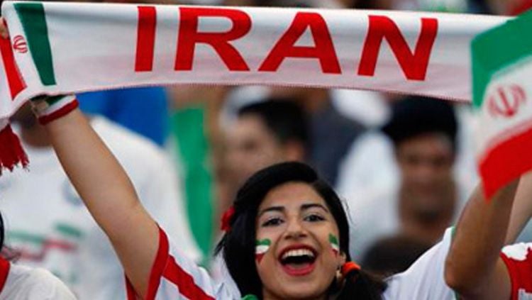 Fans wanita sepakbola Iran Copyright: © Infospesial