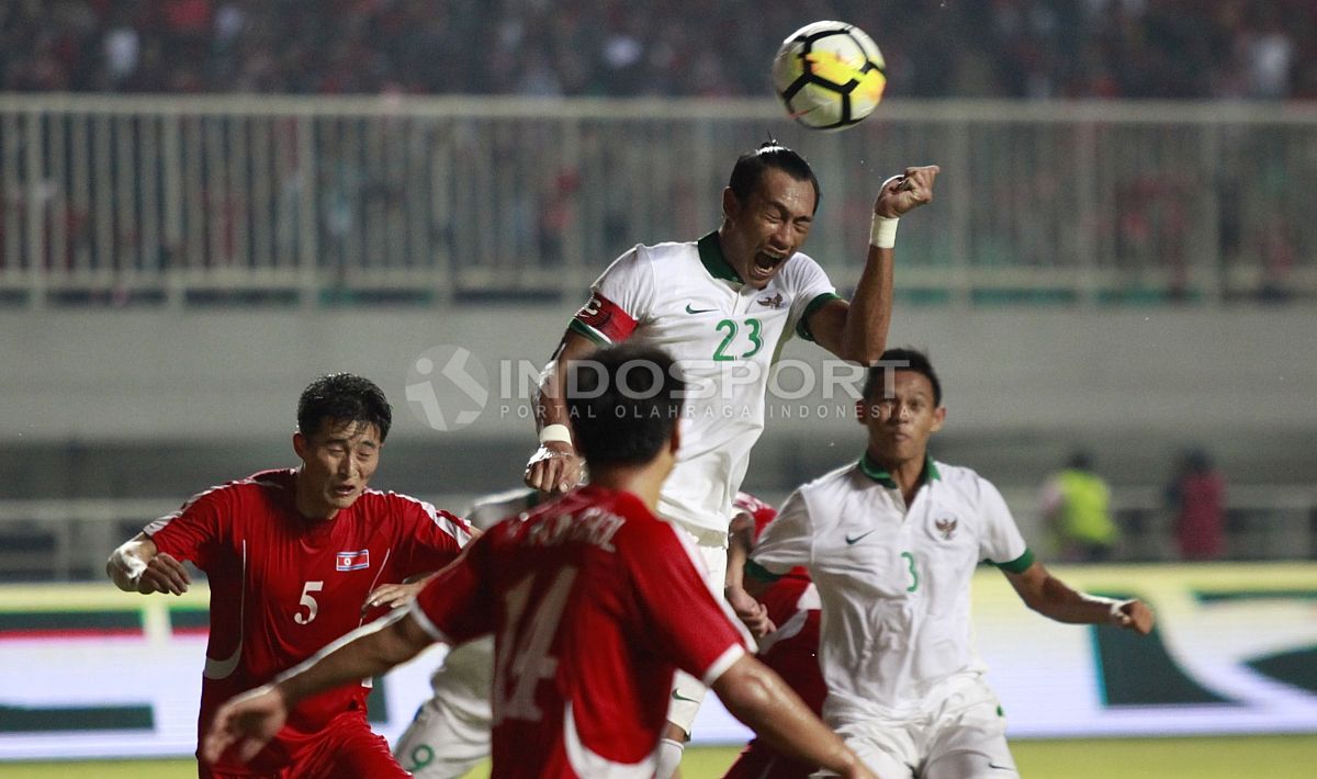 Kemelut di gawang Korea Utara gagal dimanfaatk oleh Spaso. Copyright: Â© Herry Ibtahim/INDOSPORT.COM