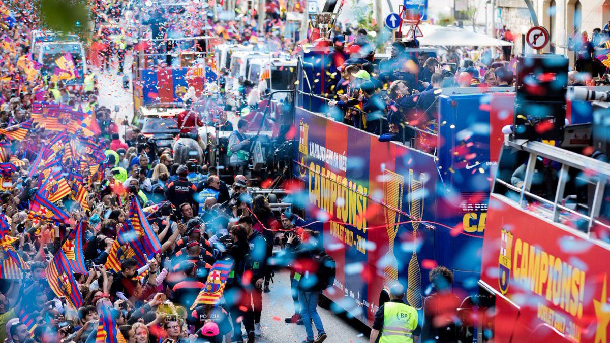 Parade Juara Barcelona. Copyright: © twitter.com/FCBarcelona