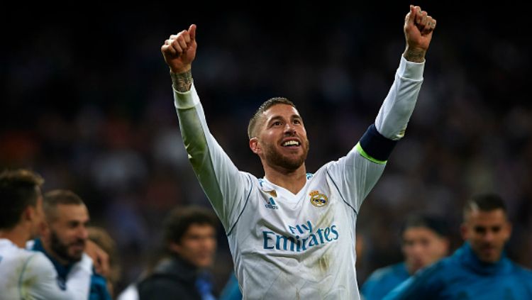 Sergio Ramos selebrasi usai Real Madrid dipastikan ke final Liga Champions. Copyright: © INDOSPORT