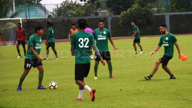 Sesi latihan skuat Sriwijaya FC Copyright: © Muhammad Effendi/INDOSPORT