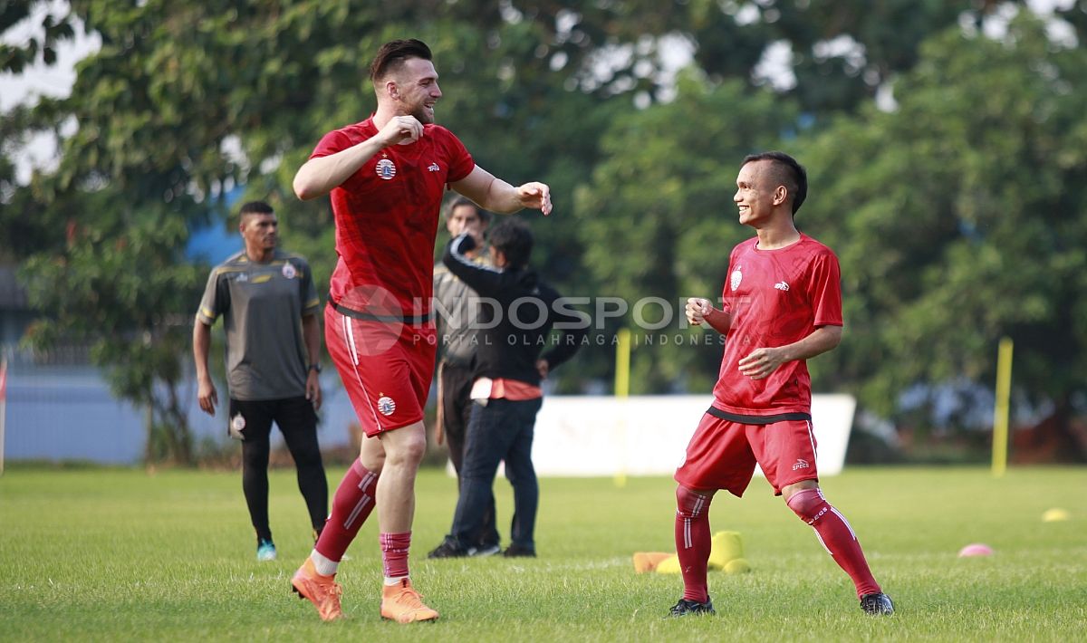 Keakraban Marko Simic dengan Riko Simanjuntak. Kedua pemain ini kerap menjadi andalan Persija untuk membobol gawang lawan. Herry Ibrahim Copyright: © Herry Ibrahim/INDOSPORT