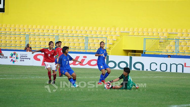 Timnas putri Indonesia vs Timnas putri Thailand Copyright: © INDOSPORT/Muhammad Effendi