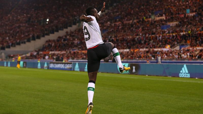 Sadio Mane merayakan golnya ke gawang AS Roma. Copyright: © INDOSPORT