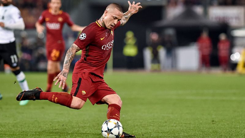 Radja Nainggolan saat masih berkostum AS Roma. Copyright: © INDOSPORT