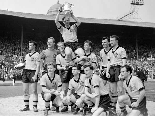 Skuat Wolverhampton Wanderers saat menjuarai FA Cup tahun 1960 Copyright: © Pinterest