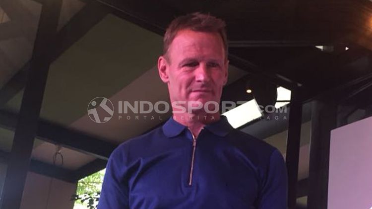 Teddy Sheringham di sebuah acara di Jakarta. Copyright: © Alfia Fafilla/INDOSPORT