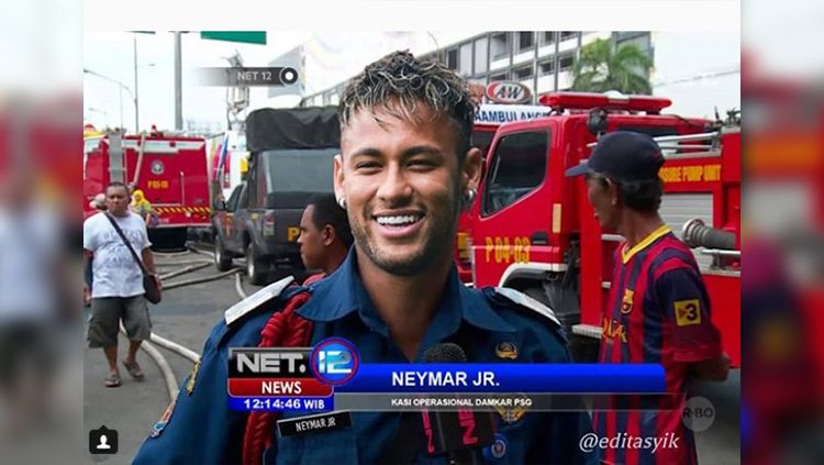 Editan Foto Sepakbola Lucu Neymar jadi Pemadam Kebakaran INDOSPORT