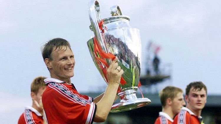 Legenda Manchester United dan Inggris, Teddy Sheringham. Copyright: © FourFourTwo.