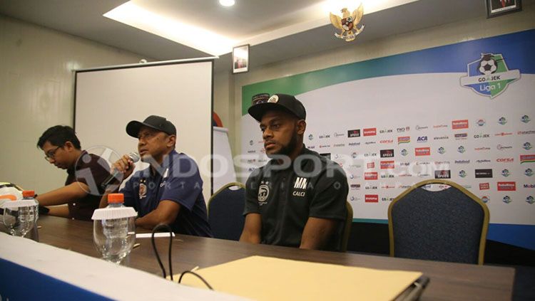 Rahmad Darmawan sedang melakukan Konferensi Pers Copyright: © INDOSPORT/Muhammad Effendi