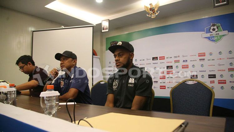 Rahmad Darmawan sedang melakukan Konferensi Pers Copyright: © INDOSPORT/Muhammad Effendi