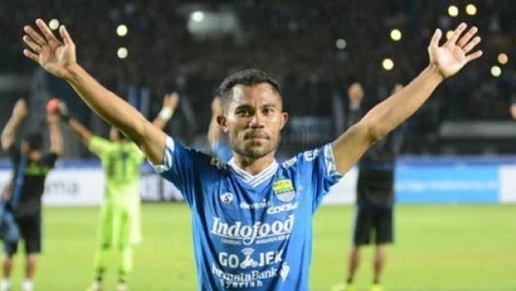 Ardi Idrus, pemain yang gemilang bersama Persib Bandung, sepertinya wajib jadi starter di laga Malaysia vs Timnas Indonesia. Copyright: © Wartakota