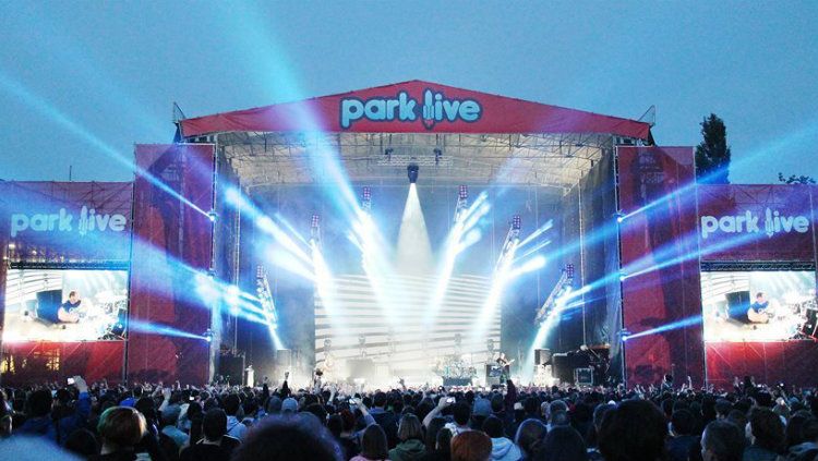 Konser Park Live di Spartak Stadium atau Otkrytiye Arena. Copyright: © INDOSPORT