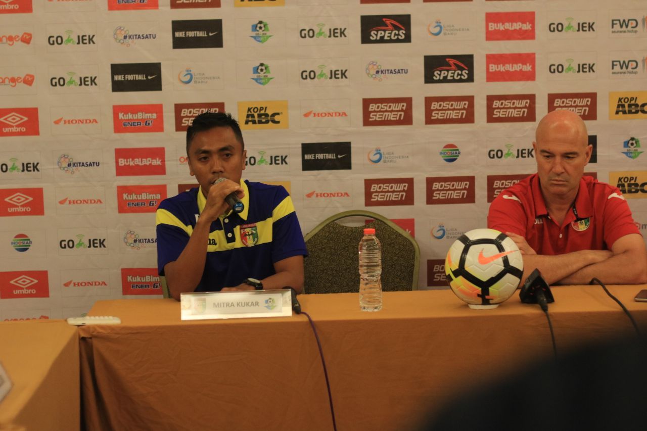 Konferensi pers jelang laga Mitra Kukar vs Bali United. Copyright: © INDOSPORT/Wira Wahyu Utama