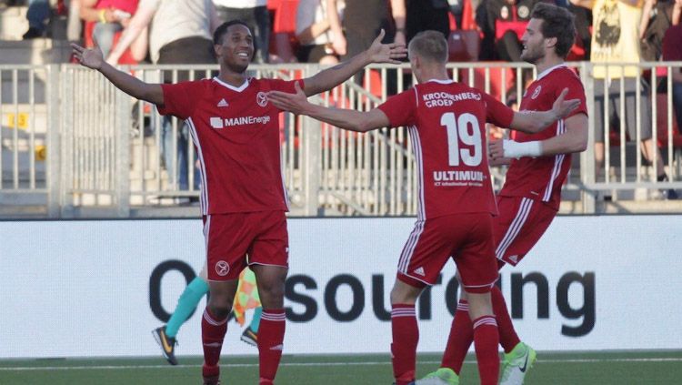 Selebrasi pemain Almere City. Copyright: © Almere City