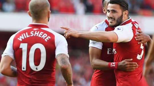 Selebrasi para pemain Arsenal menyambut gol Kolasinac. Copyright: © INDOSPORT