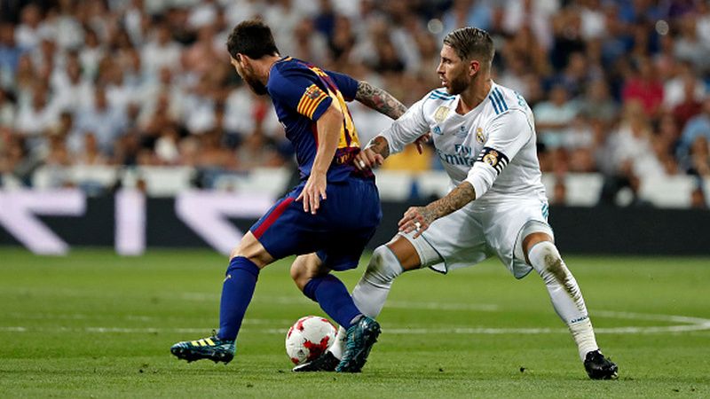 Sergio Ramos tanpa ragu menganggap Lionel Messi menjadi salah satu alasan Real Madrid juara ketika berhadapan dengan Barcelona. Copyright: © INDOSPORT