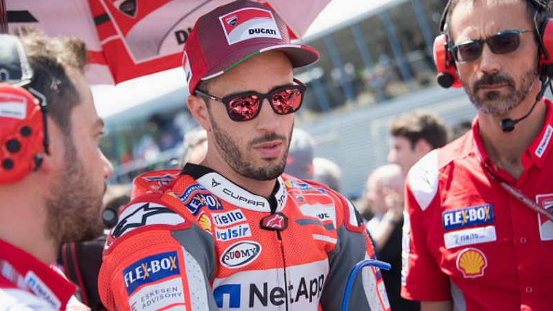 Andrea Dovizioso dikabarkan bakal mendepak posisi Jorge Lorenzo sebagai test rider atau pembalap penguji Yamaha pada MotoGP 2021. Copyright: © INDOSPORT