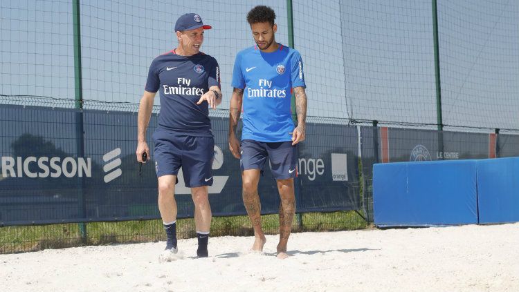 Neymar kembali berlatih di PSG Copyright: © twitter.com/psg_english