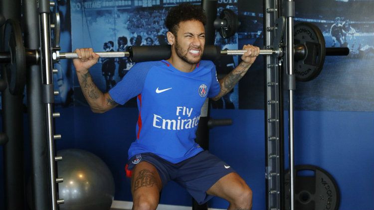 Neymar kembali berlatih di PSG Copyright: © twitter.com/psg_english