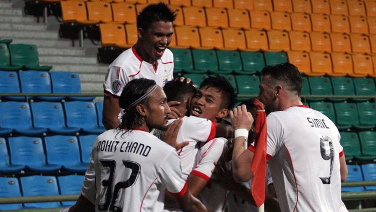 Para pemain Persija Jakarta merayakan gol usai Ramdani Lestaluhu mencetak gol ke gawang Home United. Copyright: © Media Persija