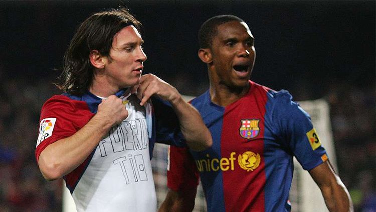 Samuel Eto'o dan Lionel Messi semasa masih satu tim di Barcelona. Copyright: © Goal