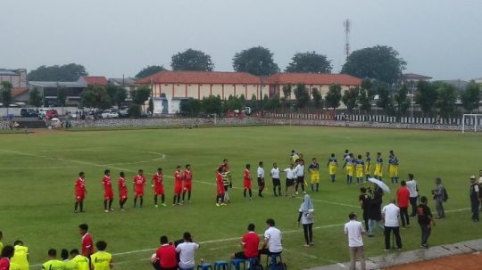 Laga uji coba Persija Jakarta melawan Persikad Depok di Lapangan Mako Brimob, Kelapa Dua, Depok. Copyright: © Tribunnews.com