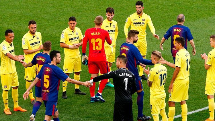 Guard of Honour dari Villarreal untuk Barcelona Copyright: © twitter.com/BarcaUniversal