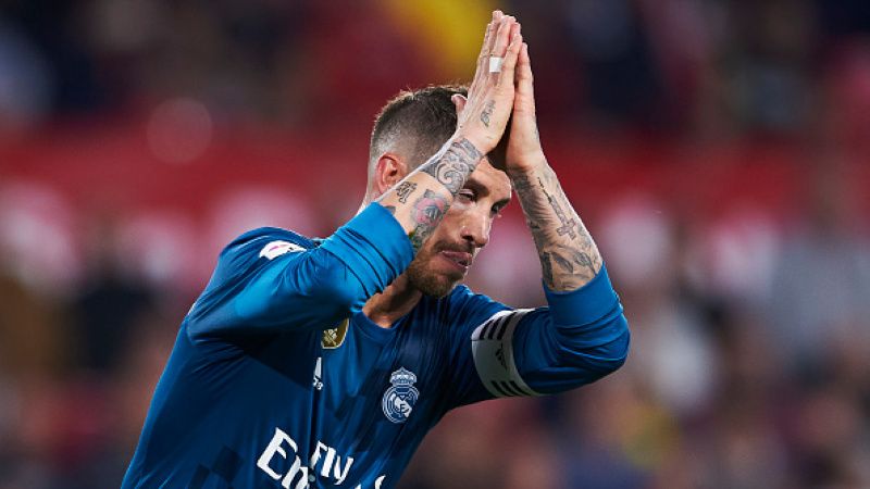 Sergio Ramos meminta maaf ke pendukung Sevilla. Copyright: © INDOSPORT