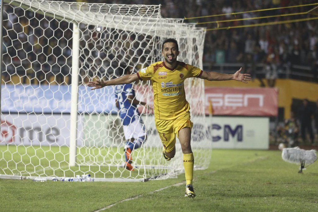 Manuchekhr Dzhalilov saat membela Sriwijaya FC. Copyright: © Antara