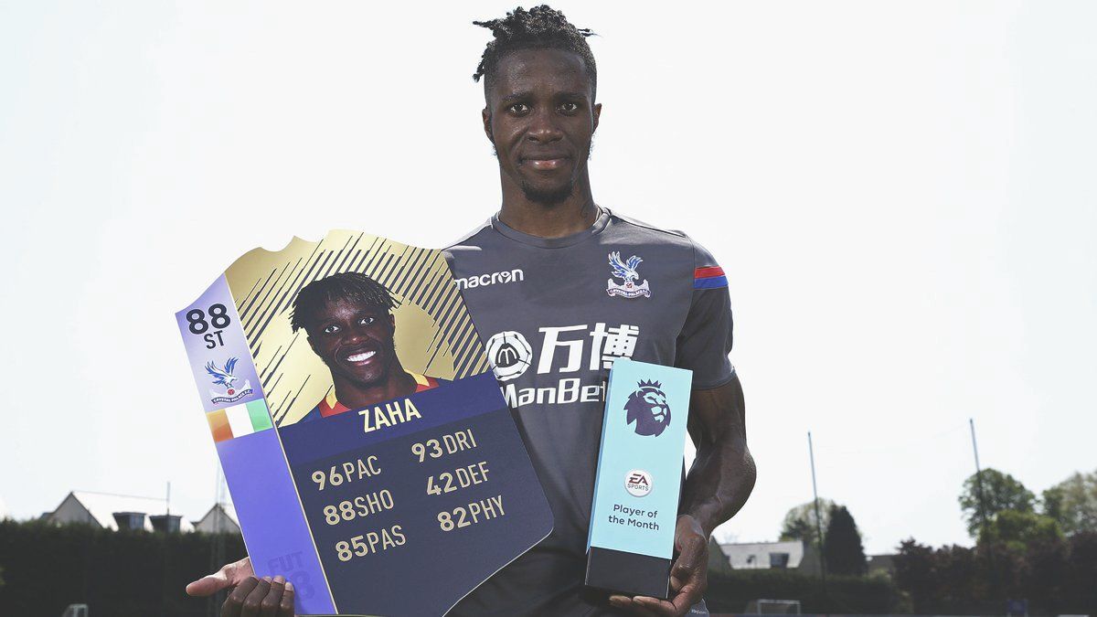 Wilfried Zaha meraih penghargaan pemain terbaik di Bulan April 2018. Copyright: © twitter.com/FourFourTweet