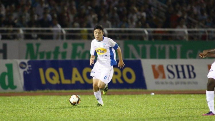 Pemain Vietnam Luong Xuan Truong yang dirumorkan ke Persib Bandung. Copyright: © baobinhluan.com