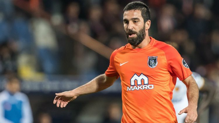 Arda Turan saat membela Basaksehir. Copyright: © INDOSPORT