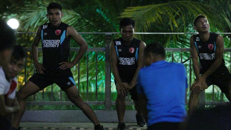 Latihan ringan pemain PSM Makassar. Copyright: © Media PSM Makassar
