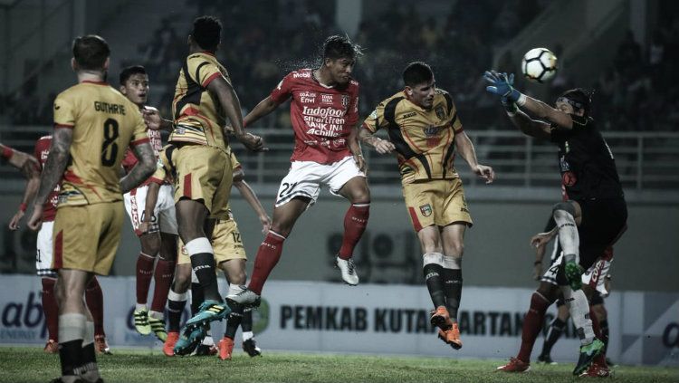 Bali United saat melawan Mitra Kukar. Copyright: © Twitter/@BaliUtd