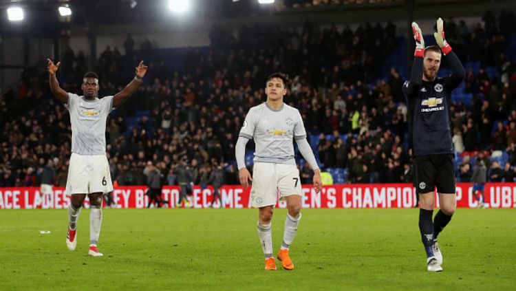 Paul Pogba, Alexis Sanchez, dan David De Gea saat menjalani laga bersama Manchester United. Copyright: © INDOSPORT