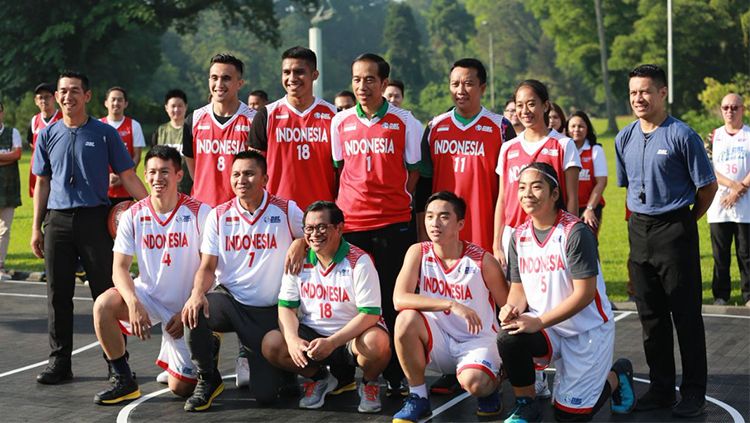 Presiden Jokowi dan Menpora bertanding basket. Copyright: © twitter @dblindonesia