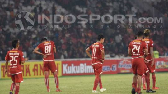Skuat Persija Jakarta tertunduk lesu usai kalah dari Madura United Copyright: © Herry Ibrahim/INDOSPORT