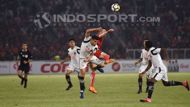 Persija vs Madura United. Copyright: © INDOSPORT/Herry Ibrahim