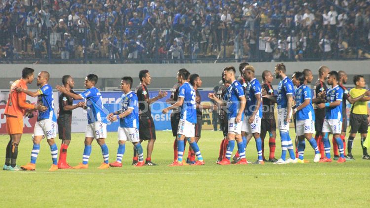 Persib Bandung vs Persipura. Copyright: © Arif Rahman/INDOSPORT