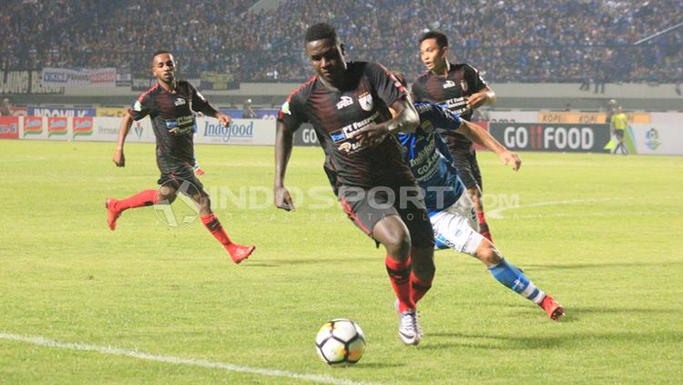 Persib Bandung vs Persipura. Copyright: © Arif Rahman/INDOSPORT