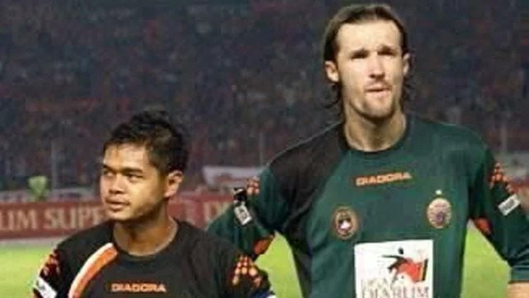 Sempat menjadi penjaga gawang idola di Persija Jakarta pada Liga Indonesia 2007/08, apa kabar Evgeny Khmaruk? Copyright: © Indosport.com