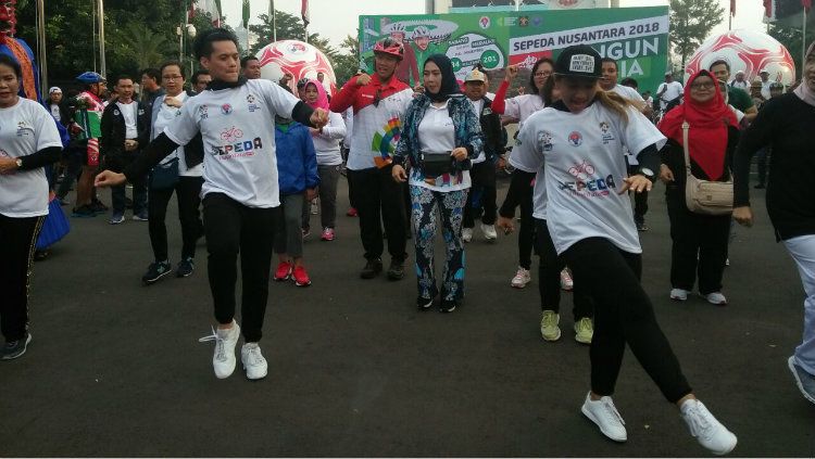 Imam Nahrawi buka kick off Sepeda Nusantara. Copyright: © Media Kemenpora